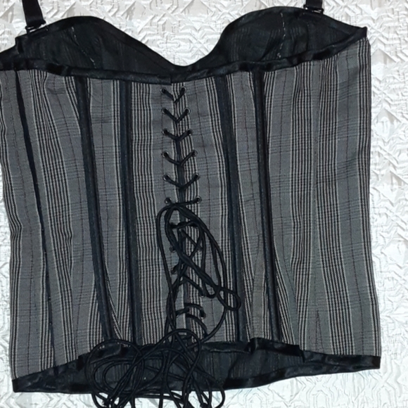 Intimate attitudes corset - Picture 6 of 6